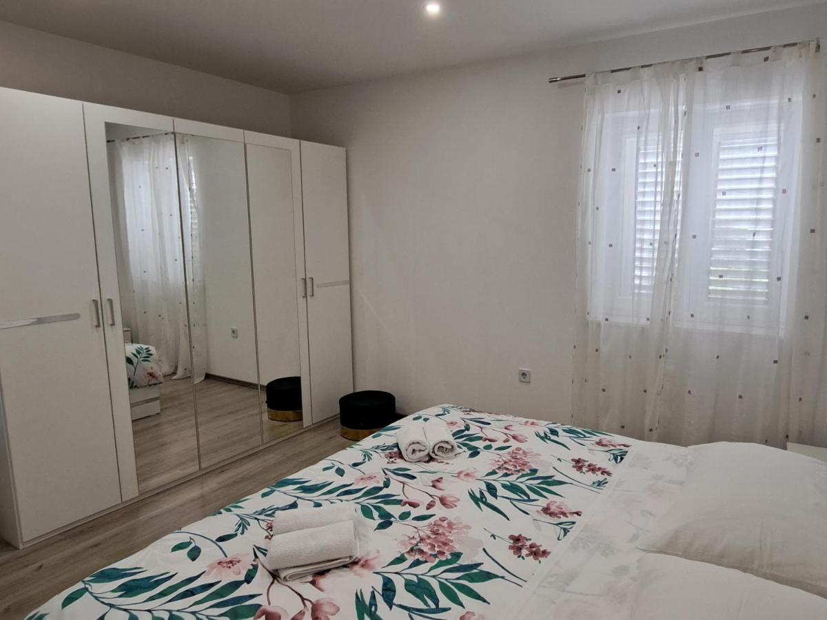 Apartmani Pina 2 Kaštela Kültér fotó