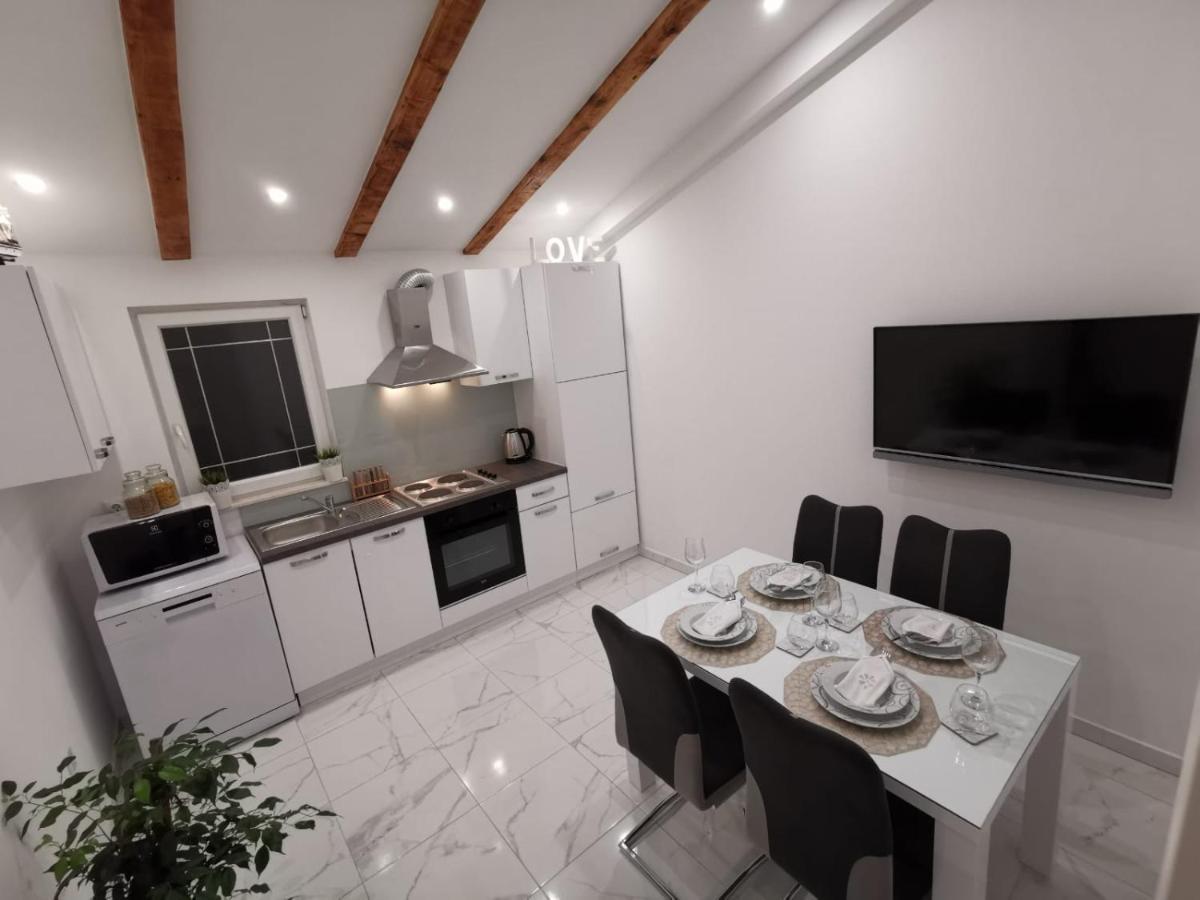 Apartmani Pina 2 Kaštela Kültér fotó